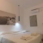 Village شقة ثيرا