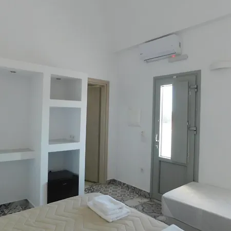 Village شقة ثيرا